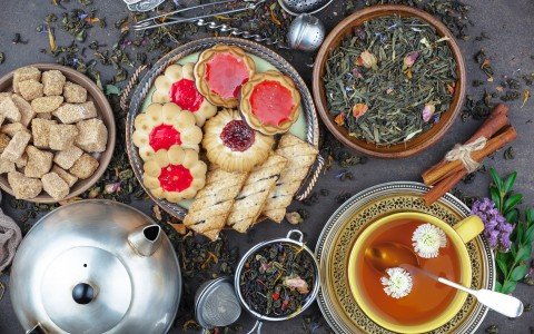 Abbinamenti perfetti cibo e tisane per ogni occasione Abbinamenti perfetti cibo e tisane per ogni occasione