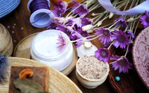Bellezza naturale creare cosmetici fai da te con erbe officinali Bellezza naturale creare cosmetici fai da te con erbe officinali