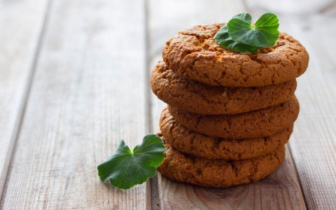 Biscotti con erbe officinali: ricette uniche per benessere Biscotti con erbe officinali: ricette uniche per benessere