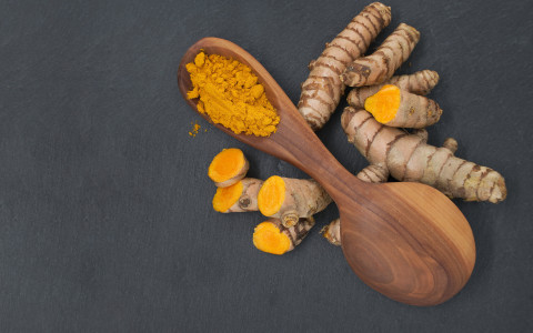 Curcuma e zenzero: un mix naturale contro l’infiammazione Curcuma e zenzero: un mix naturale contro l’infiammazione