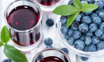 Come fare il liquore ai mirtilli in casa, ricetta semplice e deliziosa