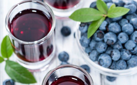 Come fare il liquore ai mirtilli in casa, ricetta semplice e deliziosa Come fare il liquore ai mirtilli in casa, ricetta semplice e deliziosa