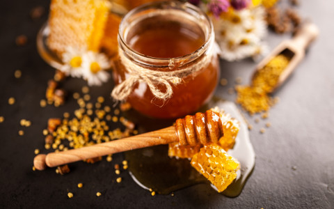 Come le api curano il corpo: benefici del miele, propoli, pappa reale e polline Come le api curano il corpo: benefici del miele, propoli, pappa reale e polline