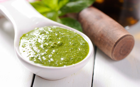 pesto di ortica fatto in casa | ricetta facile e vantaggi – erbologica.it pesto di ortica fatto in casa | ricetta facile e vantaggi – erbologica.it