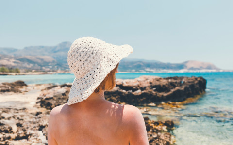 Come proteggersi dal sole: i segreti delle erbe che i dermatologi non ti dicono Come proteggersi dal sole: i segreti delle erbe che i dermatologi non ti dicono