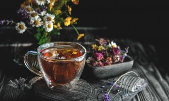 Tisane notturne: erbe miracolose per un sonno profondo e riposante