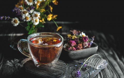Tisane notturne: erbe miracolose per un sonno profondo e riposante Tisane notturne: erbe miracolose per un sonno profondo e riposante