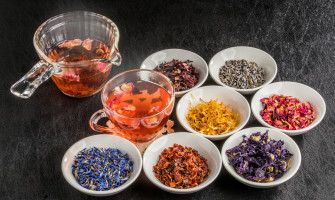 Tisane fredde detox perfette per l'estate