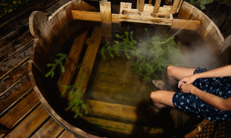 Bagni di vapore con erbe officinali: guida tradizionale e moderna