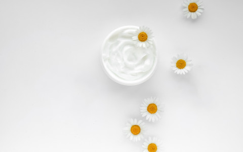 Crema mani nutriente con olio di jojoba e camomilla