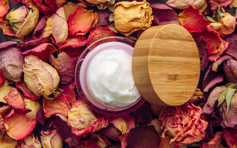 Crema viso nutriente con rosa mosqueta e calendula fai-da-te