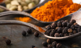 Curcuma e pepe nero: la combinazione che potenzia i benefici