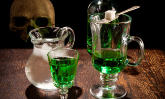 Grappa all’assenzio: ricetta casalinga e tradizione erboristica