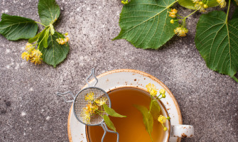 Infuso depurativo con betulla e ortica: proprietà e ricetta