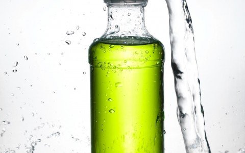 Acqua aromatizzata fai-da-te: ricette e benefici per l'Idratazione naturale Acqua aromatizzata fai-da-te: ricette e benefici per l'Idratazione naturale