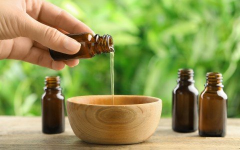 Emorroidi e oli essenziali un approccio naturale alla cura Emorroidi e oli essenziali un approccio naturale alla cura