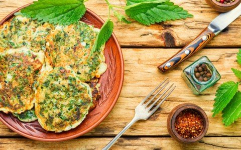 frittate alle erbe selvatiche e aromatiche: ricetta e benefici frittate alle erbe selvatiche e aromatiche: ricetta e benefici
