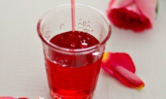 La ricetta del rosolio perfetto, guida passo passo al liquore fatto in casa