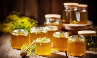 Svelare i dolci benefici ed esplorare le potenti proprietà del miele di tiglio