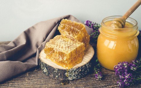 La pappa reale fresca, elisir della natura per una salute e un benessere ottimali La pappa reale fresca, elisir della natura per una salute e un benessere ottimali