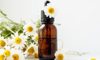 Tintura madre di camomilla: calmante naturale per il benessere fisico e mentale