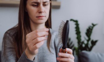 Rimedi naturali contro la caduta dei capelli