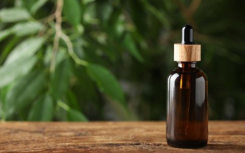 Benefici ed usi dell'olio dell'albero del tè per il mal di gola Benefici ed usi dell'olio dell'albero del tè per il mal di gola