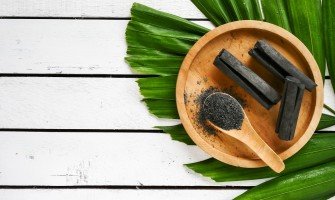 I poteri curativi del carbone vegetale un rimedio naturale per i disturbi digestivi