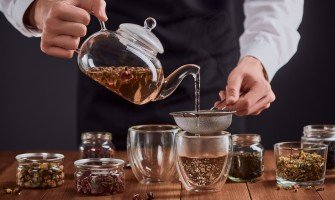 Come preparare correttamente una tisana alle erbe: segreti e consigli