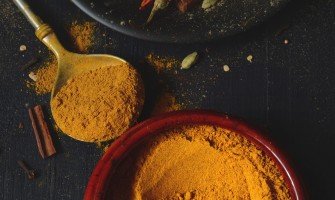 Curry in polvere come usarlo e i suoi benefici